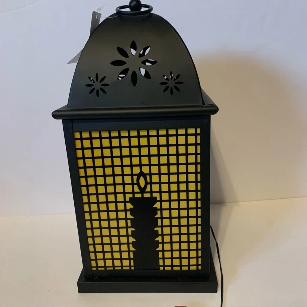 NWT. TARGET Black and Orange Skull Lit Lantern